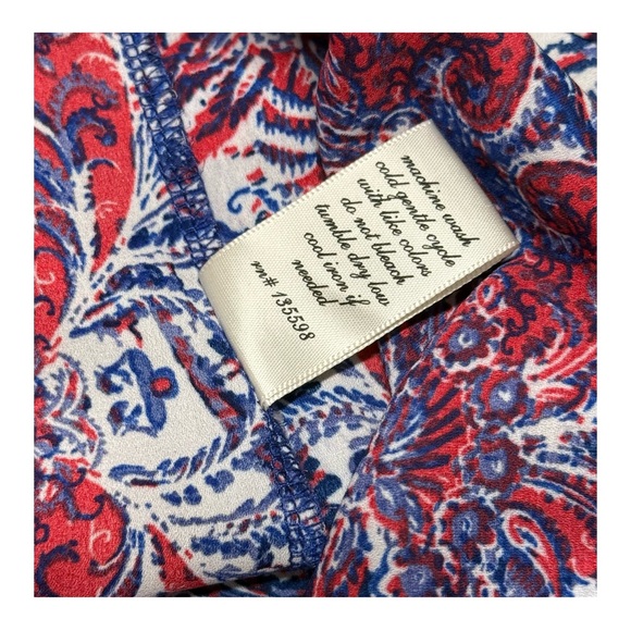 **DONATED** Red & Blue Paisley Print V-Neck Top || Size Small 💙❤️ - Picture 6 of 6